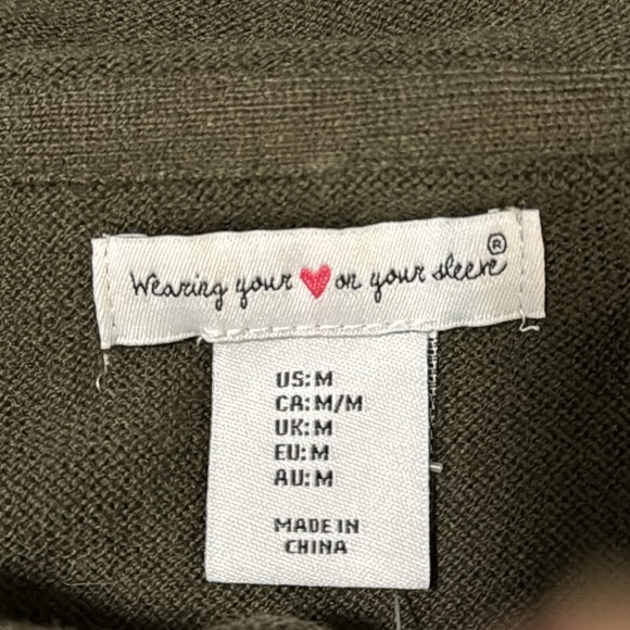 NWT Army green sweater, wear your heart on your sleeve. Size M - Picture 3 of 6